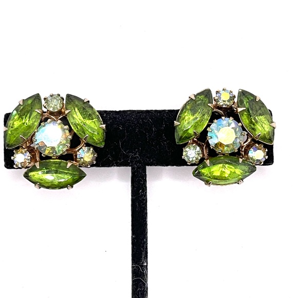 Vintage Unsigned Green AB Rhinestone Screw On Earrings - Picture 1 of 7